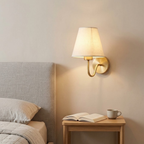 applique murale laiton abat-jour lin chambre cosy — Alenza