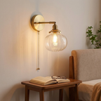 applique murale laiton verre strié globe fond blanc chambre — Alenza