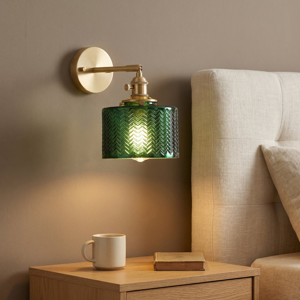 applique murale laiton verre lumière chaude salon — Alenza