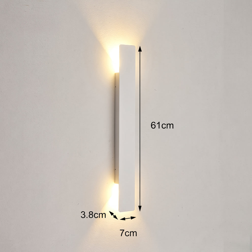 applique murale extérieure LED lame verticale VELTIA mise en situation 15 — Alenza