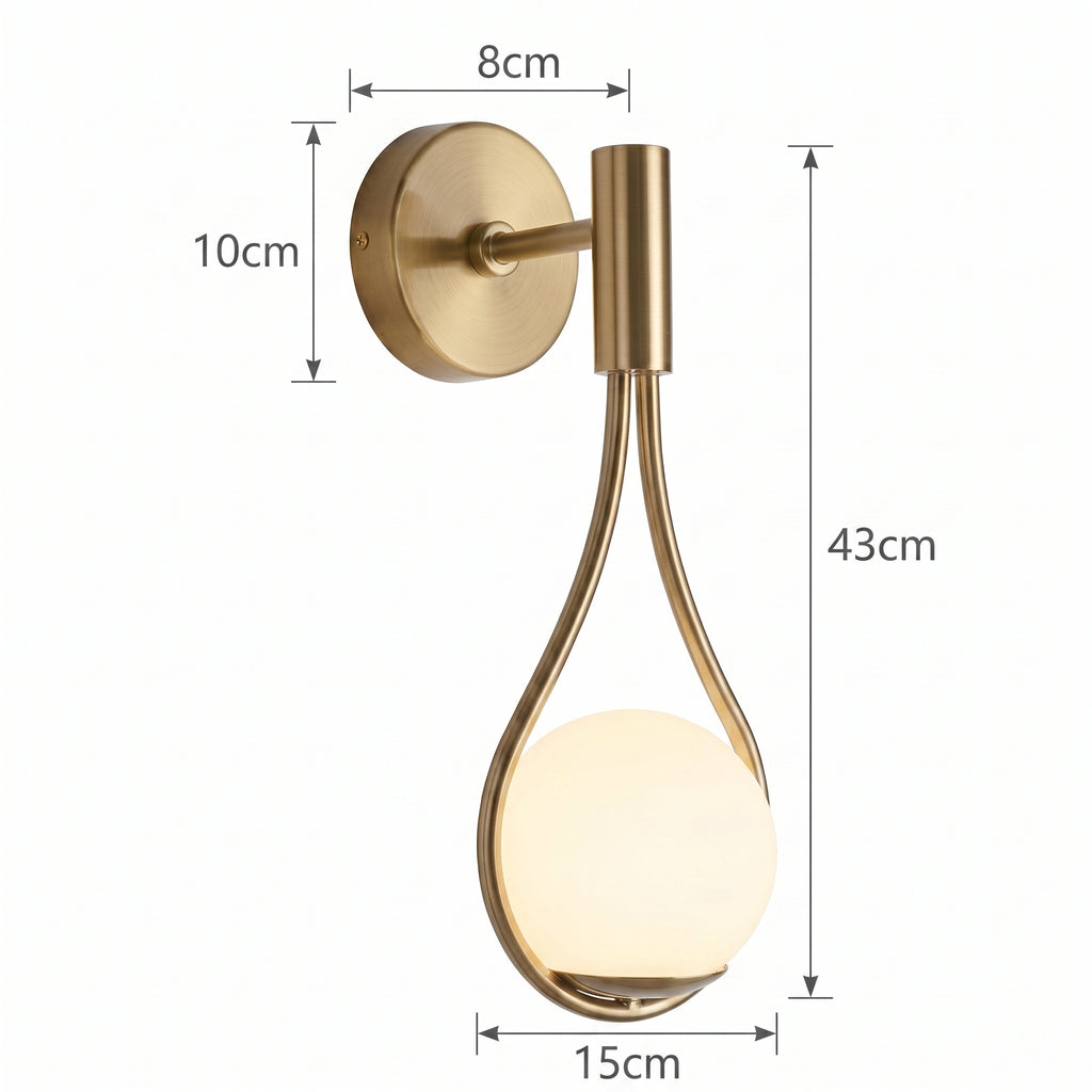 applique murale dorée globe verre opalin chambre cosy — Alenza