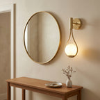 applique murale dorée silhouette goutte verre opalin salon — Alenza