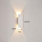 applique murale extérieure LED lame verticale VELTIA mise en situation 11 — Alenza