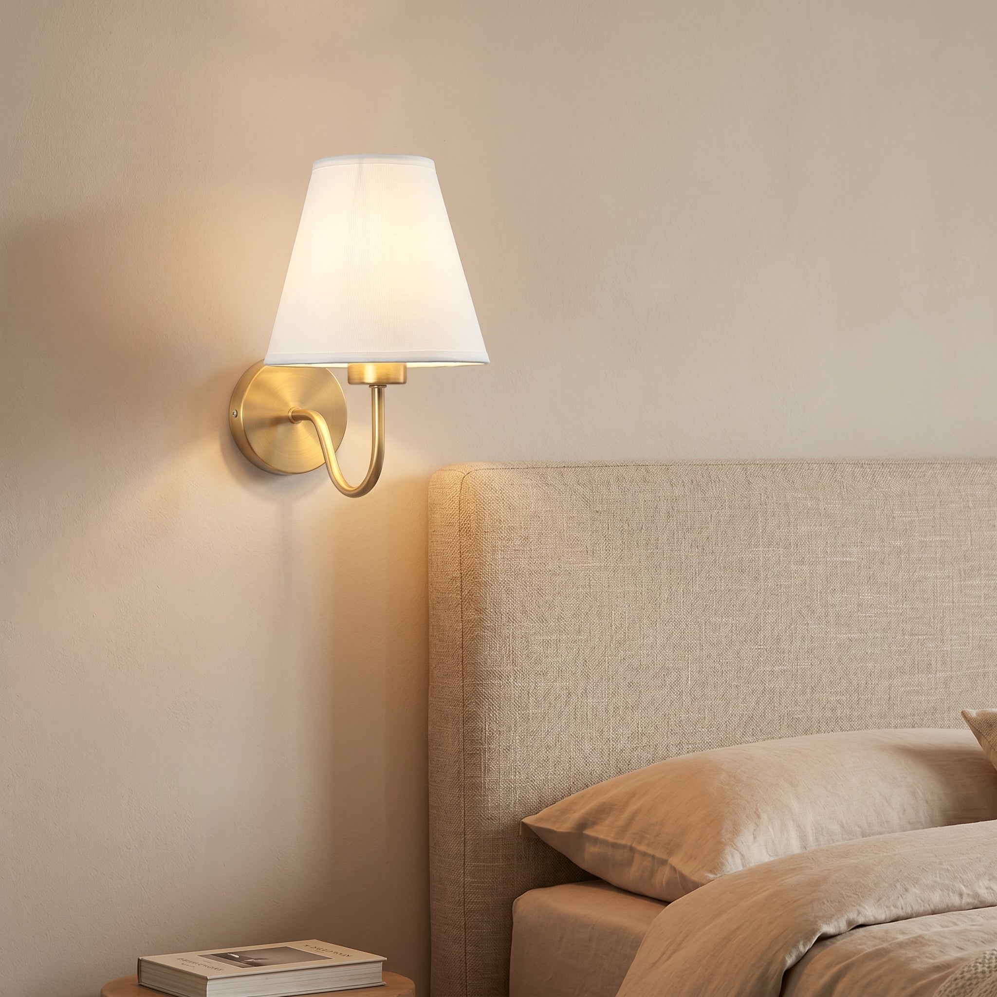applique murale laiton abat-jour lin coin lecture — Alenza