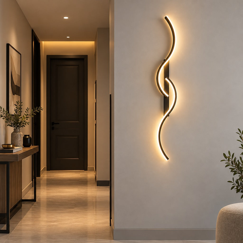 Grande applique murale LED noire design ondulé - couloir