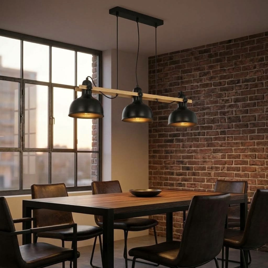 Suspension industrielle en métal noir et barre de bois au-dessus d'une table — Alenza